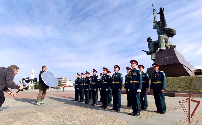 Творческую акцию провели музыканты Росгвардии в честь Дня гимна Севастополя